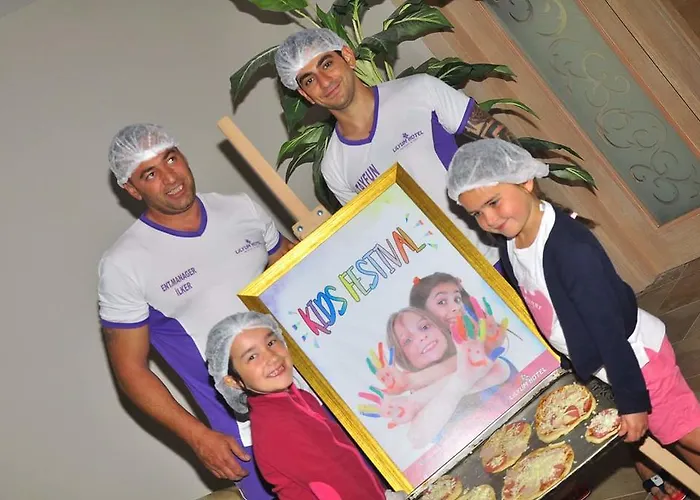 Lilyum & Semesteranläggning (resort) Side